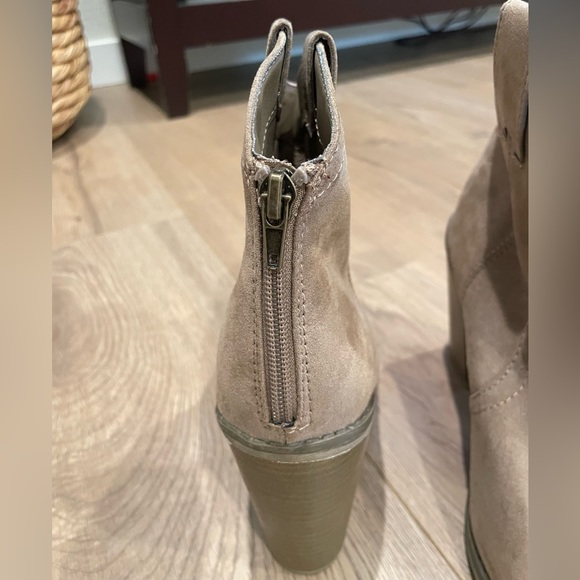 🐴✨ Target Merona Cowgirl Heels - 9 1/2 ✨🐴 - Picture 7 of 7